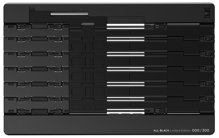 裏面までブラック塗装を施した、完全武装モデル