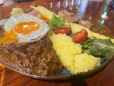 あいがけカレー 目玉焼きトッピング