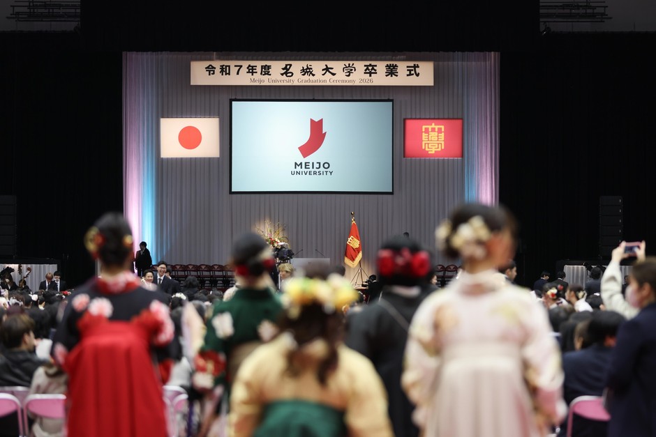 会場には新ロゴマークが随所に