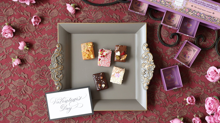 小さめサイズのキューブラスク、細長い形状のスティックラスクの2種です 