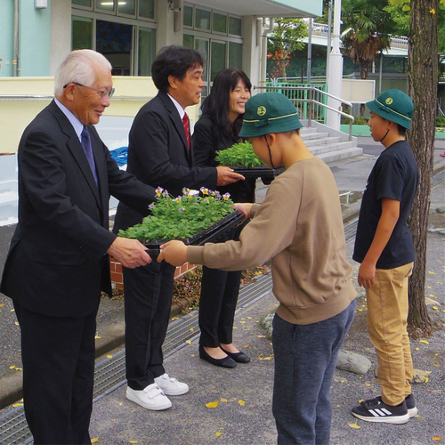 江戸川区立新田小学校贈呈式画像①