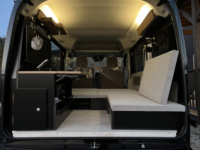 TINY内装クロ照明点灯