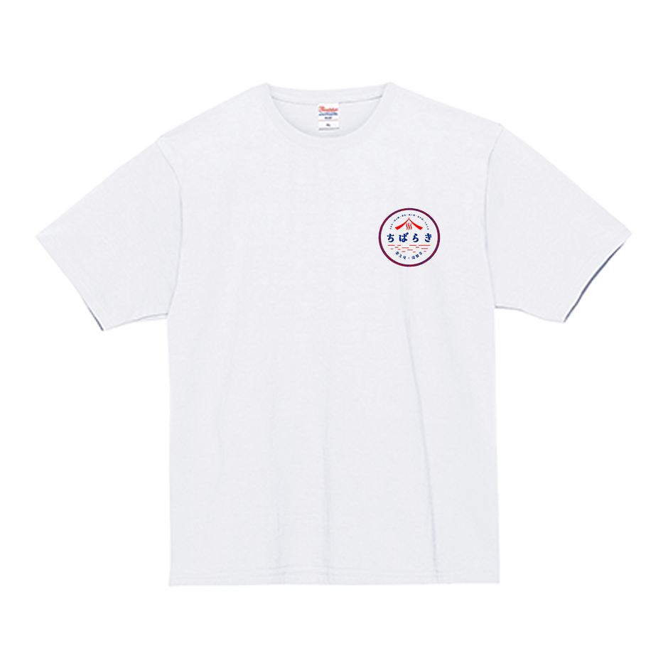 B. オリジナルロゴ入りTシャツ