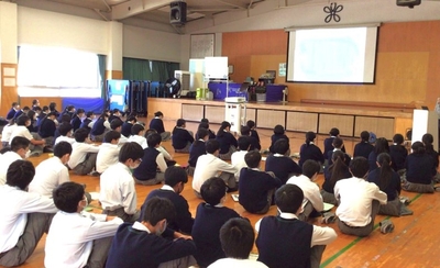 令和4年（2022年）に多目的室にて行われた講演会の様子