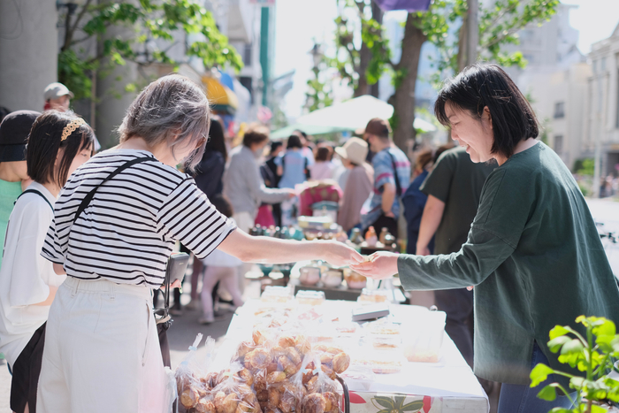 今では貴重になってきた、つくり手さんから直接手渡しでするお買い物