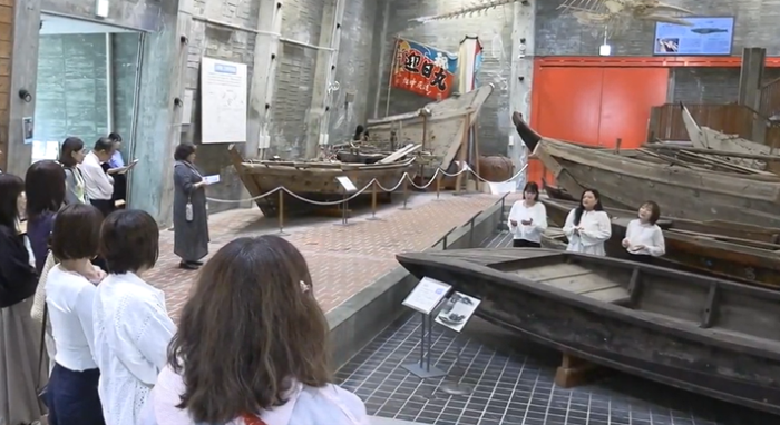 令和7年（2025年）10月に開催された「瀬戸内国際芸術祭2025」での「『エコー遺産』アカペラライブ！」の様子