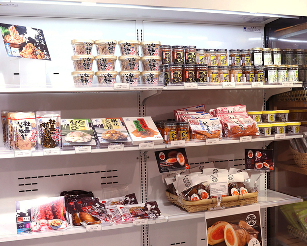 北海道で長年愛されるメーカーの味を集めた売場