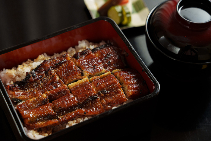 ▲甘辛い特製だれを重ねた「うな重」