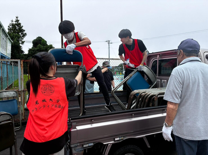 盆踊りの準備をお手伝い