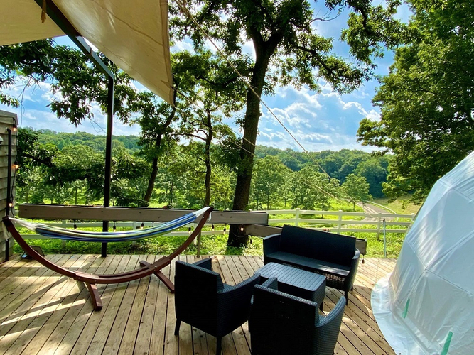 自然との一体感を楽しむアウトドアリビング