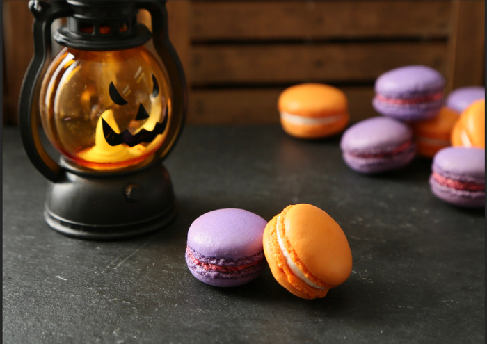 【WEBご予約特典】ディナータイム&hellip;マカロン2色(カシス＆オレンジ)