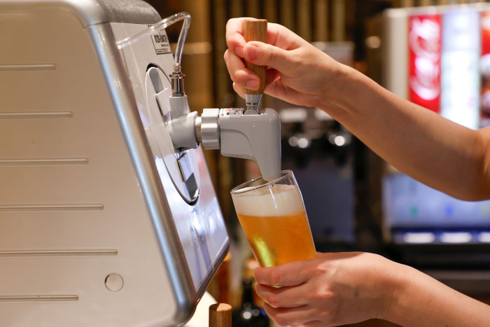 【ドリンク】サーバーから注ぐビールも飲み放題。気分に合わせて、いつでも“うまい一杯”を。