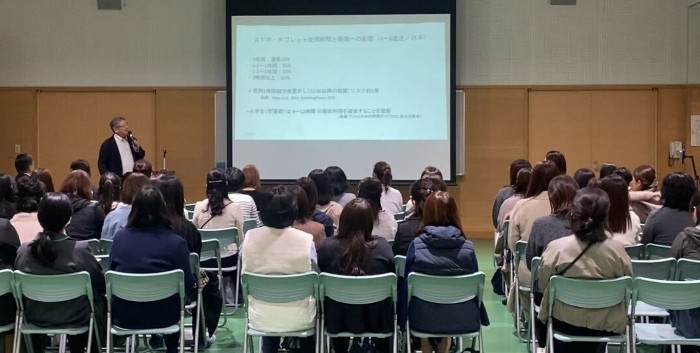 令和7年（2025年）に開催した保護者向け講演会の様子