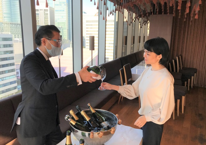 東京での第1回目の試飲販売会の様子