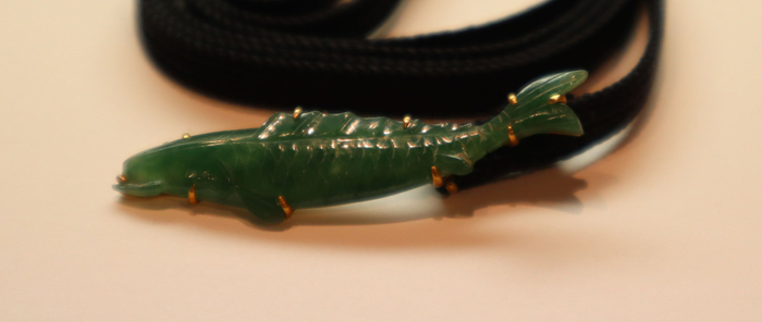 （A）芥川文旧蔵 翡翠の帯留（個人蔵）