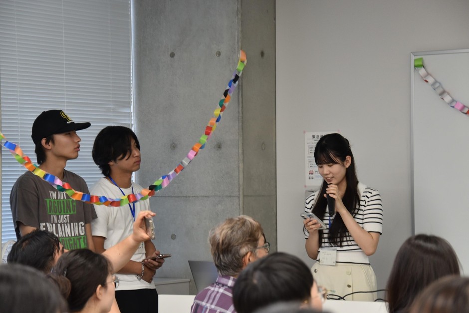 名城大学を紹介する都市情報学部の学生
