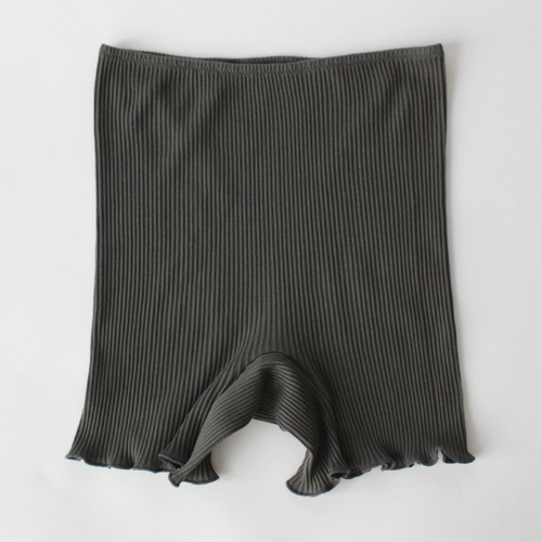 やさしくお腹まで包む仕様