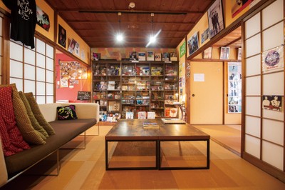 １７８津山ファンクラブルーム　稲葉浩志さんのお宝グッズが満載