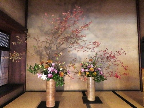 昨年のボランティア団体「花ふじフラワー スクール」が展示した生花の様子