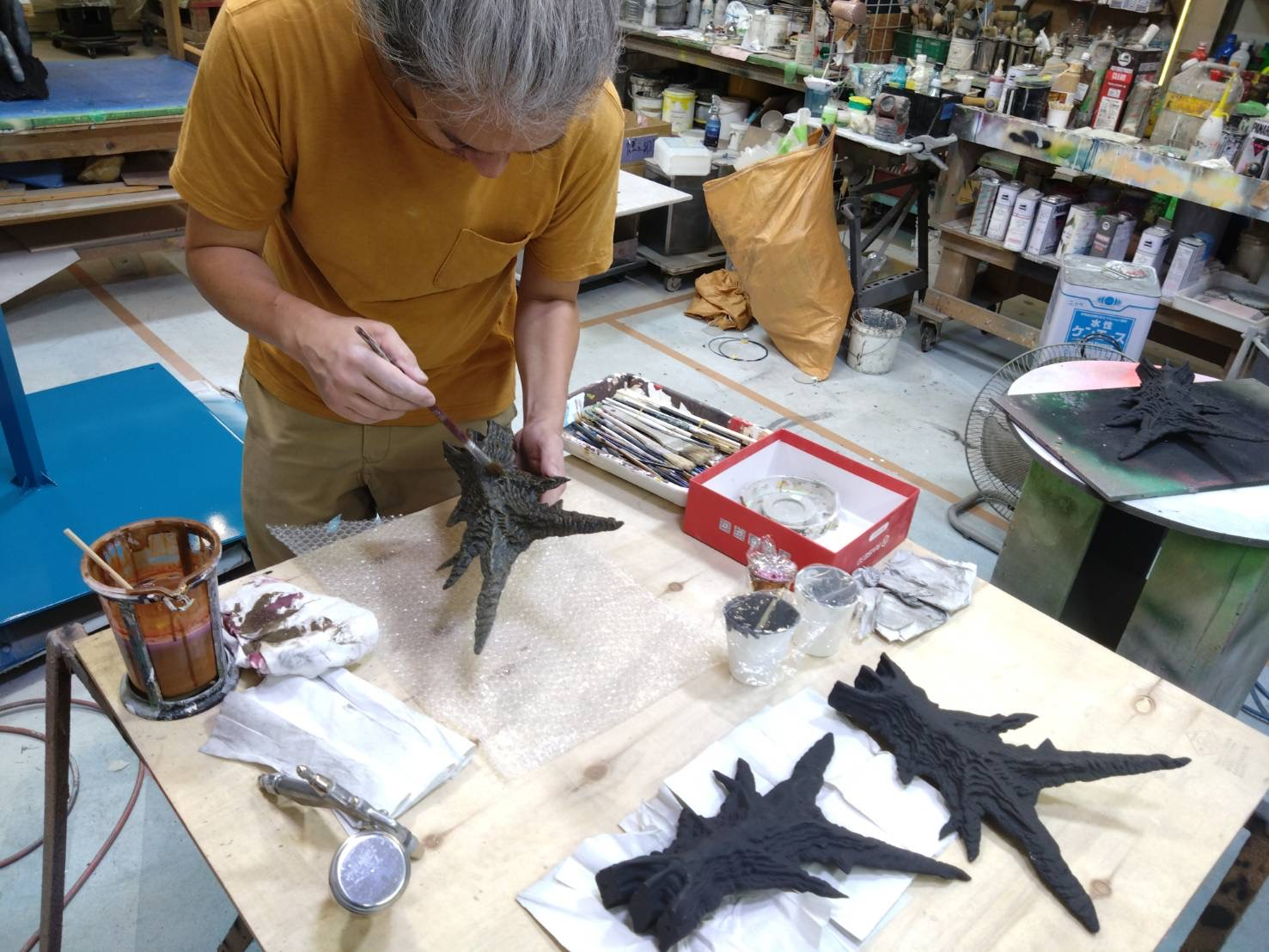 ▲東宝映像美術の制作による、限定100個の&ldquo;『ゴジラ-1.0』背びれ&rdquo;