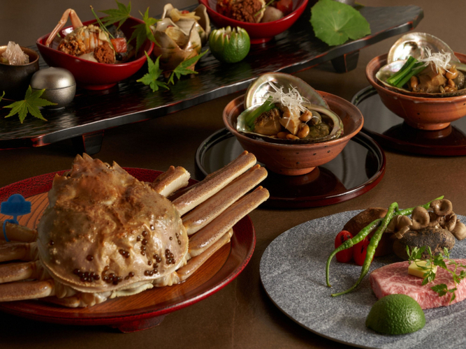 活松葉蟹と銘牛、一品付き会席　※２名様一例