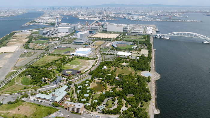 大阪湾の人工島・舞洲。写真右下に広がる緑豊かなエリアがThe Day Osaka