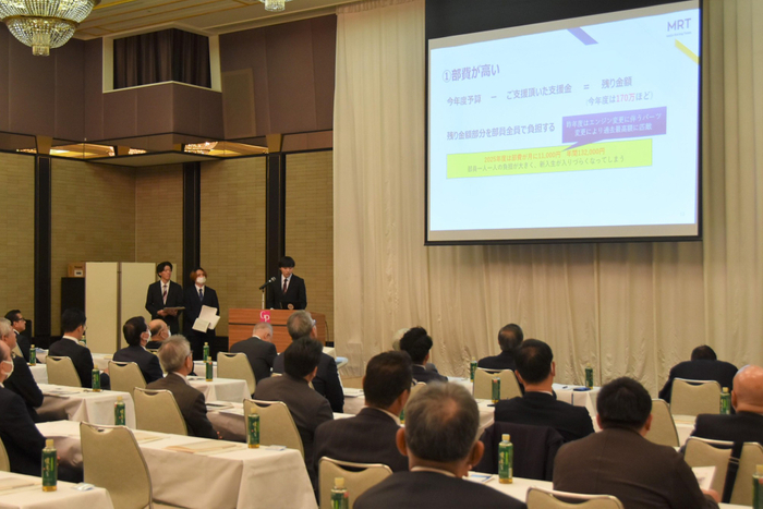 活動報告と支援を依頼した自動車技術研究会の学生たち