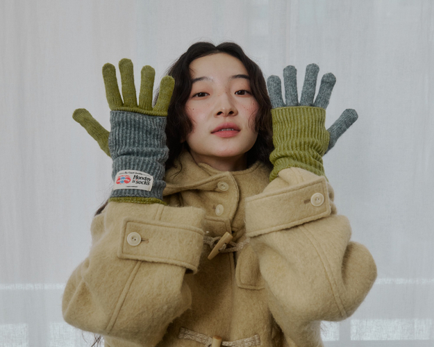 マンデーグローブ（グレー＆オリーブ）※2商品をMIXして着用しています