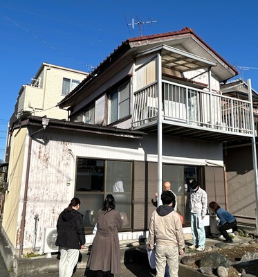 屋外調査の研修の様子