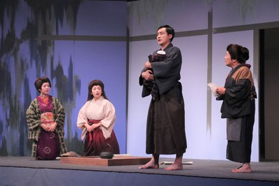 (左から):石橋美希(岩手めんこいテレビ)、阿部沙織(エフエム岩手)、綿世景(作家)、藤田弓子(女優)