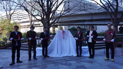 TOKYO TORCH Park東川町木工ベンチ除幕式の様子