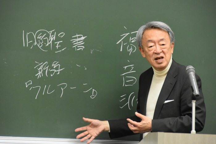 ８期生に熱いメッセージを伝える池上教授