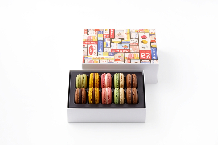 ホワイトデー限定商品：「マカロン10個詰合わせ   3,996円 」（柚子＆ビターチョコレート、パッションフルーツ＆ミルクチョコレート、抹茶＆黒ゴマ、ローズ&times;2、ピスタチオ、チョコレート&times;１）