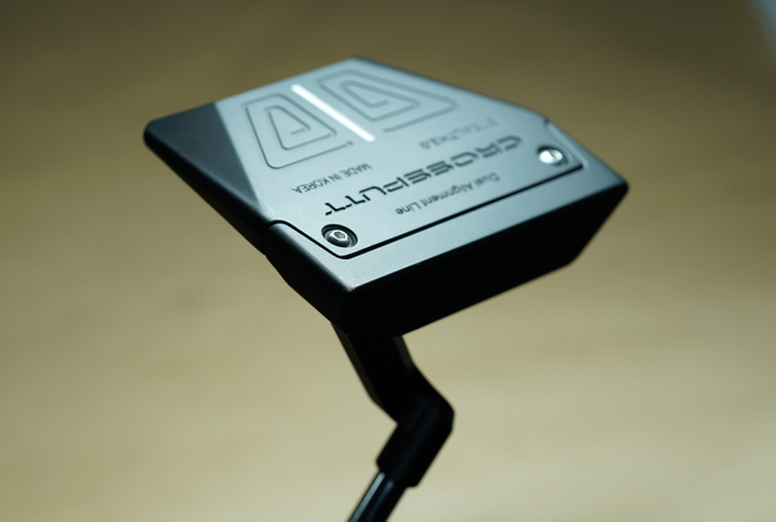 地面に密着する低重心の重量配分