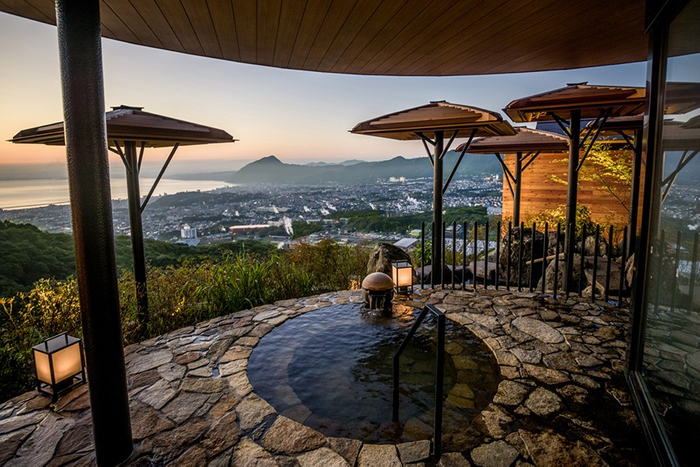 開放感あふれる温泉露天風呂