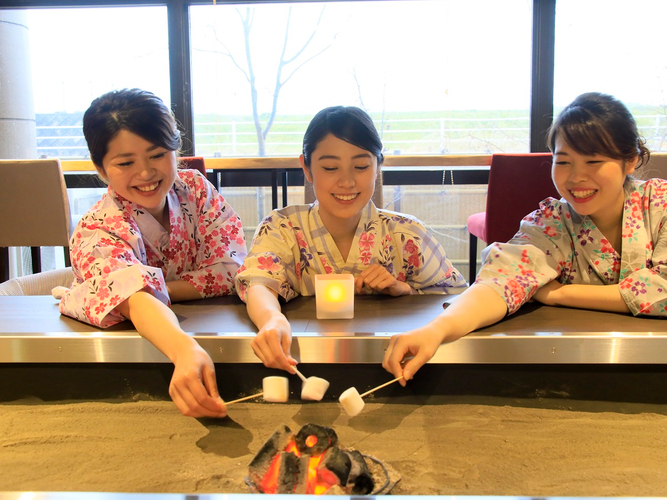 囲炉裏で焼マシュマロも