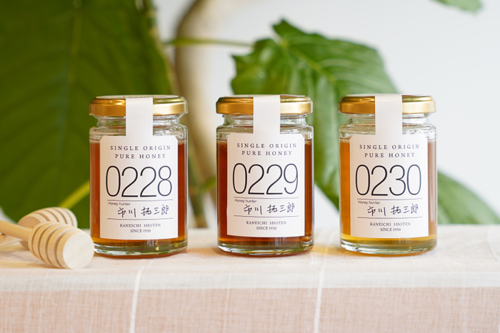 夏から秋に採れる蜂蜜は、めったに市場に出ない個性派ぞろい。