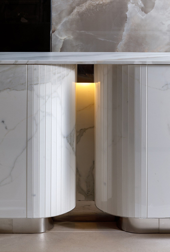 側面：マルミマキシマム PURE CALACATTA POLISHED（t=6mm）