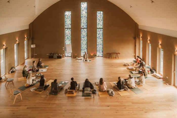 ▲ ドイツで話題の現代ブレスワーク指導者が初来日し、禅坊 靖寧で特別イベントを開催