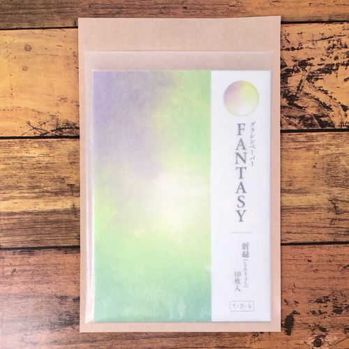 A5サイズの薄めのアイテムを入れた様子(グラシン紙&times;クラフト紙)