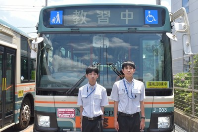 左から、練馬営業所伊井さん、新座営業所蓮見さん