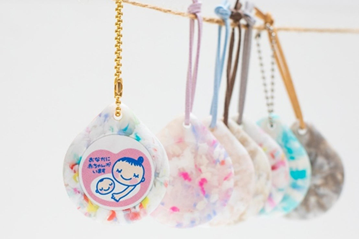 哺乳器からリサイクルされたマタニティマーク