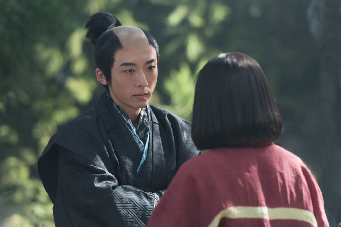 高橋一生が演じる井伊家筆頭家老の小野政次も幼なじみ。直虎と対立するも本心は&hellip;⁉️