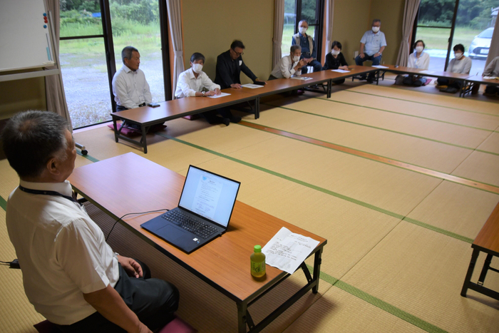 講演後には質問も相次ぐ