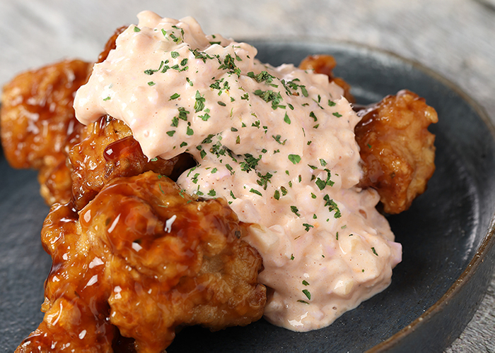 岩下の新生姜入りタルタルソースをたっぷりかけた若鶏のチキン南蛮（盛付例）