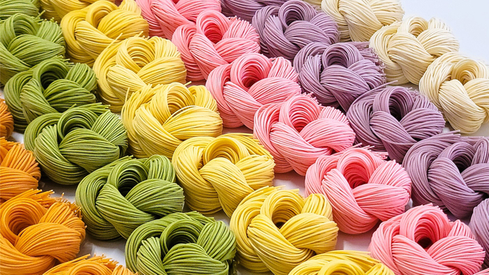 野菜などのカラフル麺