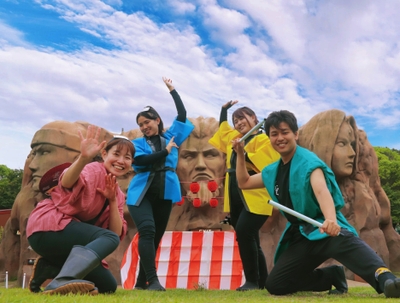 ▲火影岩前に専用盆踊り会場を設置。みんなで踊ろう！忍里盆踊り！