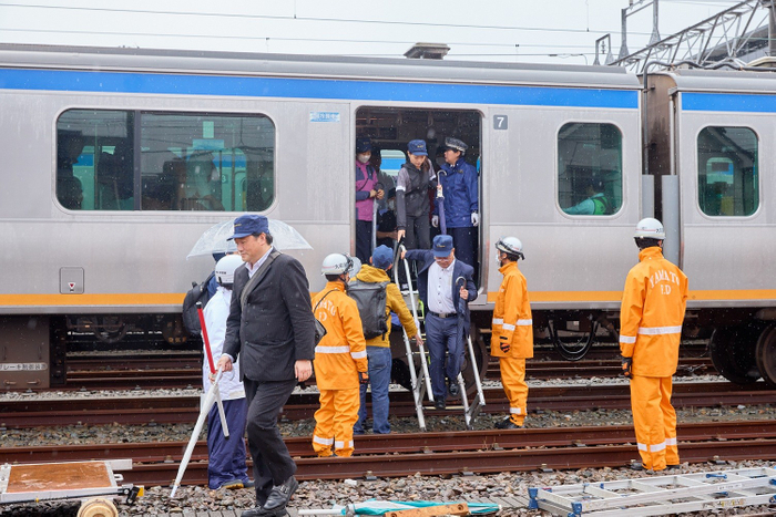 「異常時総合訓練（2024年度）」 お客さま避難誘導訓練の様子