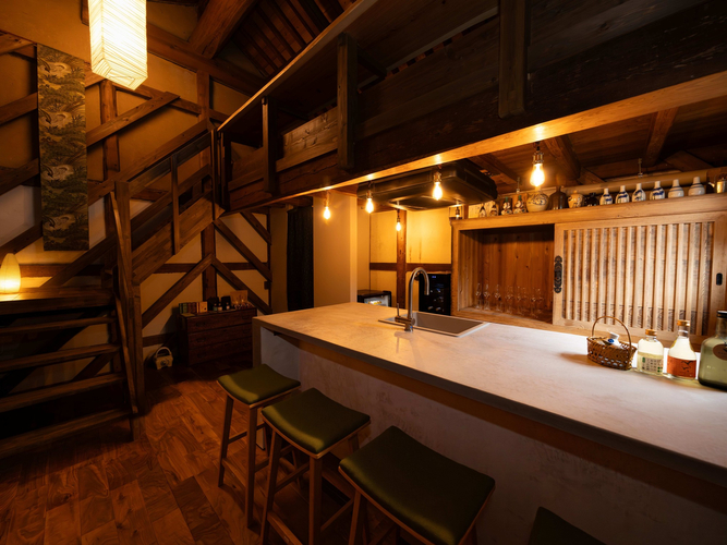 築150年の蔵を改装したBARスペース