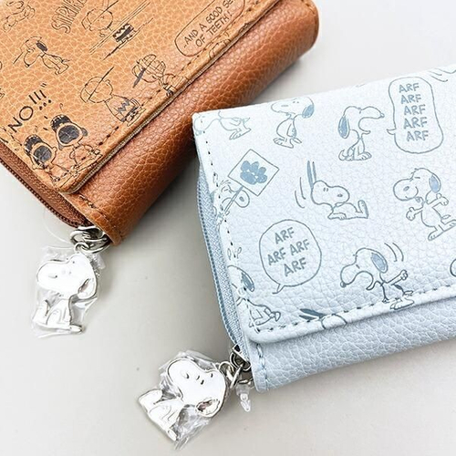 スヌーピーの大人っぽいコンパクトな財布